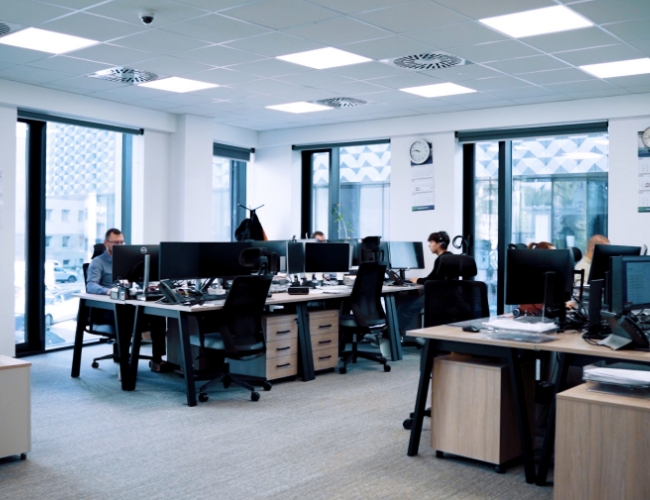 Logistics team working in office – Express Heroes freight forwarding and transport coordination in Europe